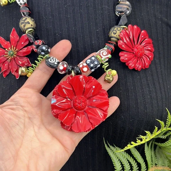 ⭐️Adorned Crown Artisan Assemblage jingle bell poinsettia Christmas necklace - Picture 6 of 11